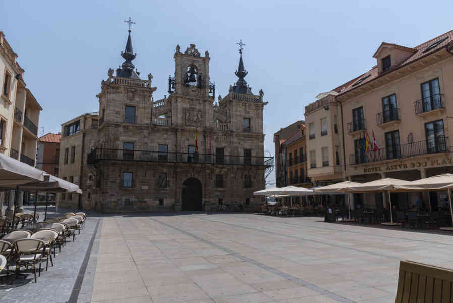 León 002 - Astorga - plaza Mayor - Ayuntamiento.jpg